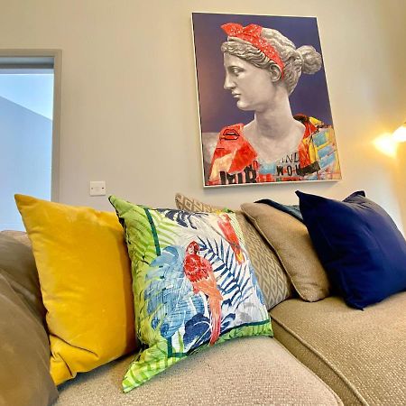 Beautiful Apartment - 5 Minute Walk To The Best Beach! - Great Location - Parking - Fast Wifi - Smart Tv - Newly Decorated - Sleeps Up To 4! Close To Bournemouth & Poole Town Centre 외부 사진