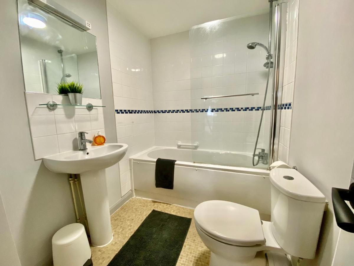 Beautiful Apartment - 5 Minute Walk To The Best Beach! - Great Location - Parking - Fast Wifi - Smart Tv - Newly Decorated - Sleeps Up To 4! Close To Bournemouth & Poole Town Centre 외부 사진