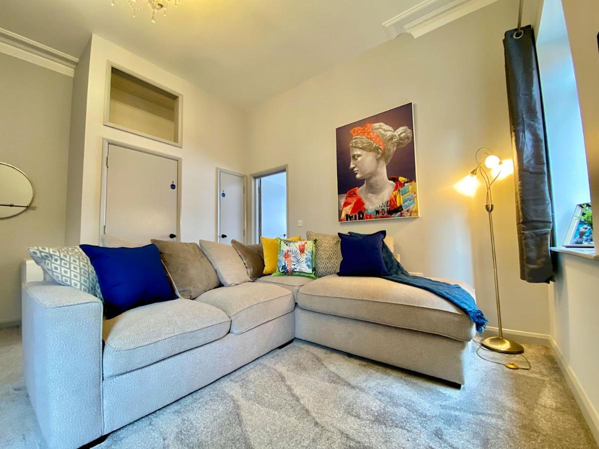 Beautiful Apartment - 5 Minute Walk To The Best Beach! - Great Location - Parking - Fast Wifi - Smart Tv - Newly Decorated - Sleeps Up To 4! Close To Bournemouth & Poole Town Centre 외부 사진