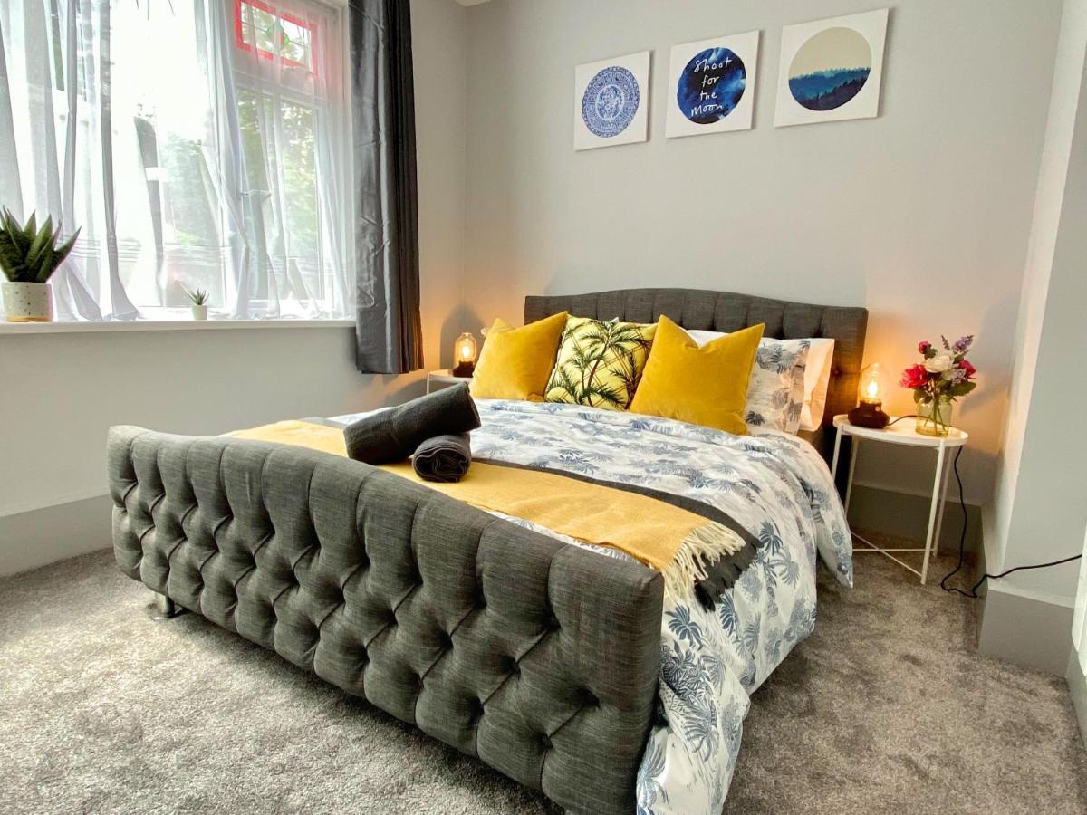 Beautiful Apartment - 5 Minute Walk To The Best Beach! - Great Location - Parking - Fast Wifi - Smart Tv - Newly Decorated - Sleeps Up To 4! Close To Bournemouth & Poole Town Centre 외부 사진