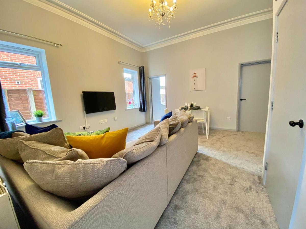 Beautiful Apartment - 5 Minute Walk To The Best Beach! - Great Location - Parking - Fast Wifi - Smart Tv - Newly Decorated - Sleeps Up To 4! Close To Bournemouth & Poole Town Centre 외부 사진
