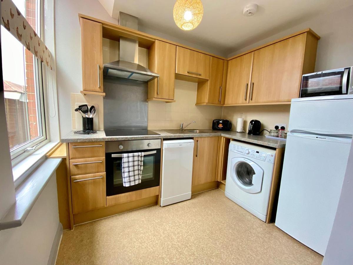 Beautiful Apartment - 5 Minute Walk To The Best Beach! - Great Location - Parking - Fast Wifi - Smart Tv - Newly Decorated - Sleeps Up To 4! Close To Bournemouth & Poole Town Centre 외부 사진