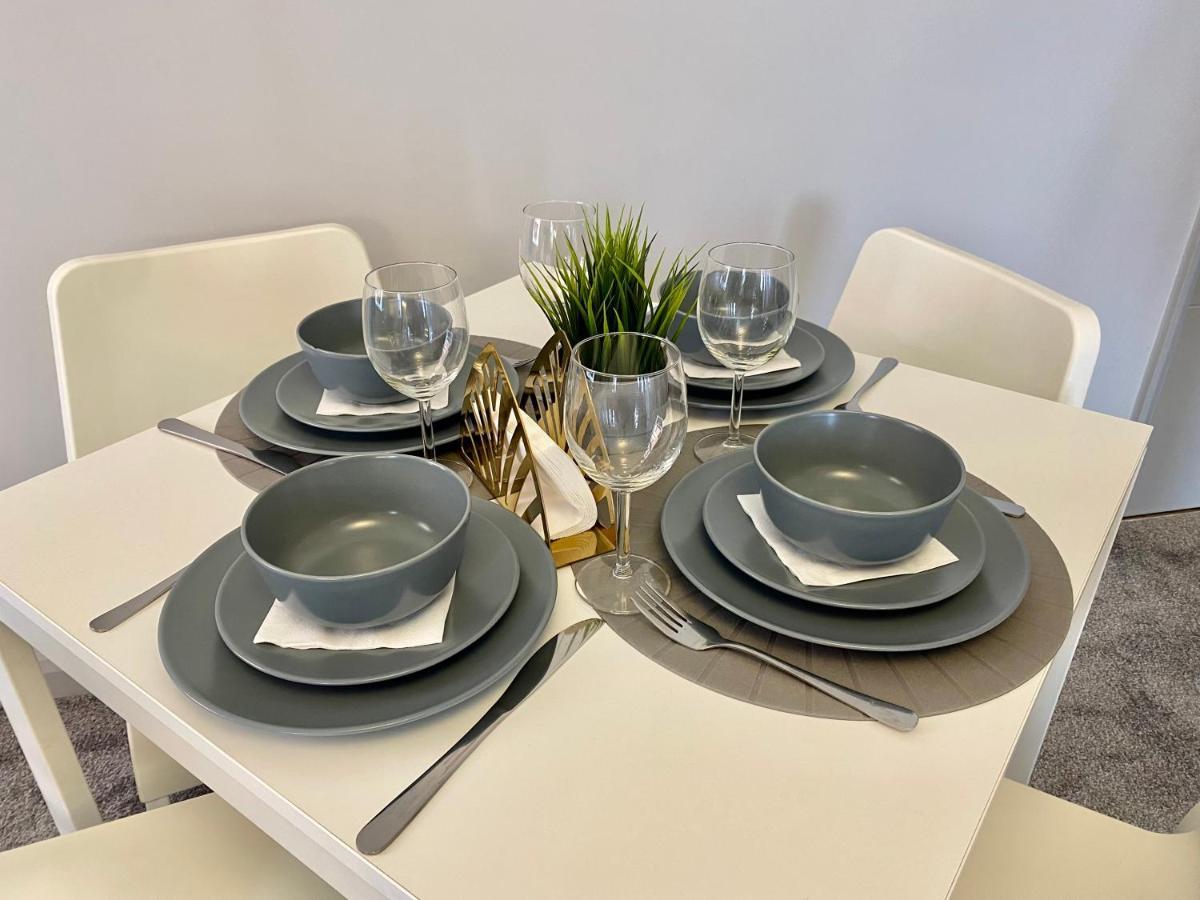 Beautiful Apartment - 5 Minute Walk To The Best Beach! - Great Location - Parking - Fast Wifi - Smart Tv - Newly Decorated - Sleeps Up To 4! Close To Bournemouth & Poole Town Centre 외부 사진