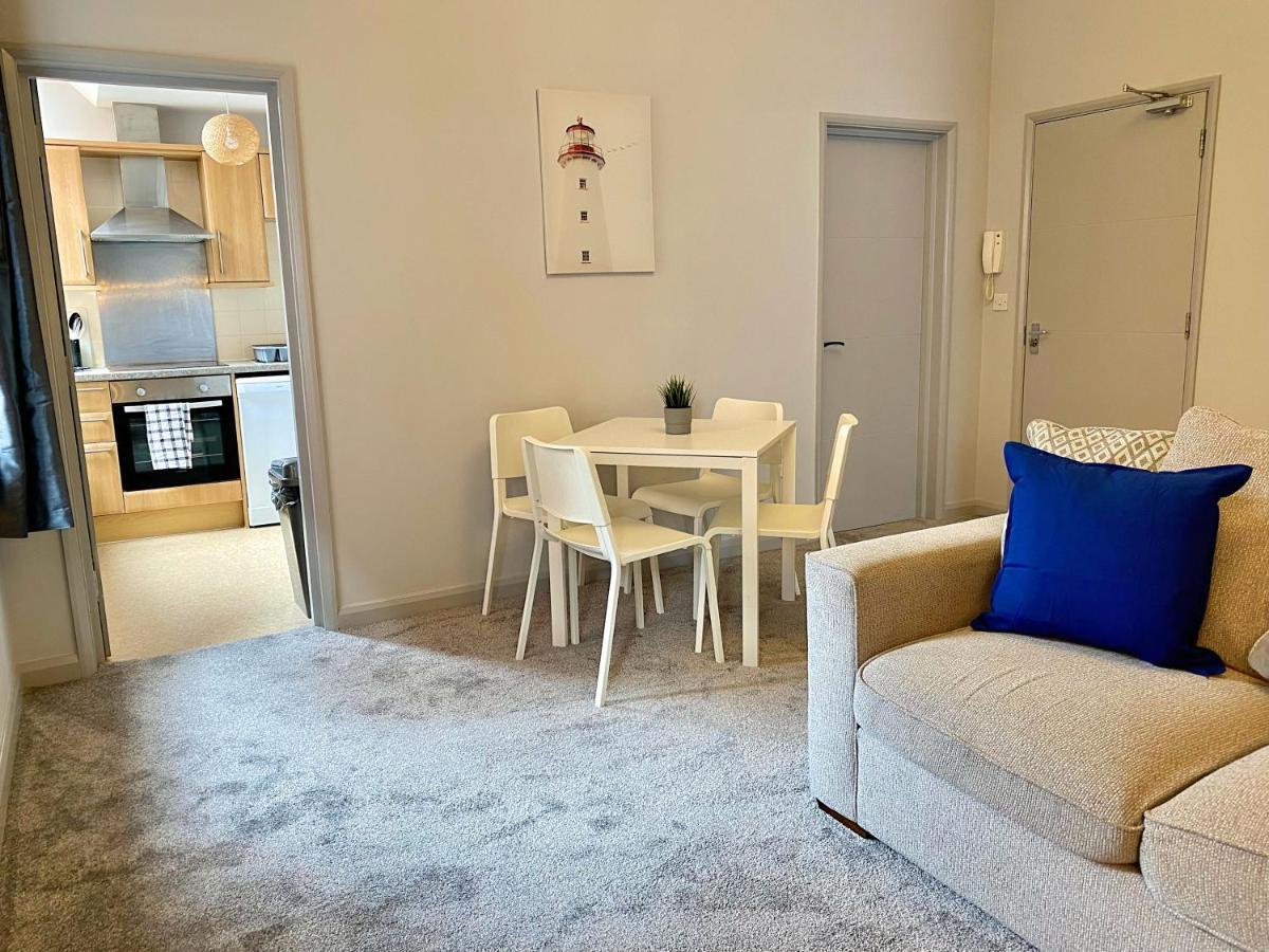 Beautiful Apartment - 5 Minute Walk To The Best Beach! - Great Location - Parking - Fast Wifi - Smart Tv - Newly Decorated - Sleeps Up To 4! Close To Bournemouth & Poole Town Centre 외부 사진