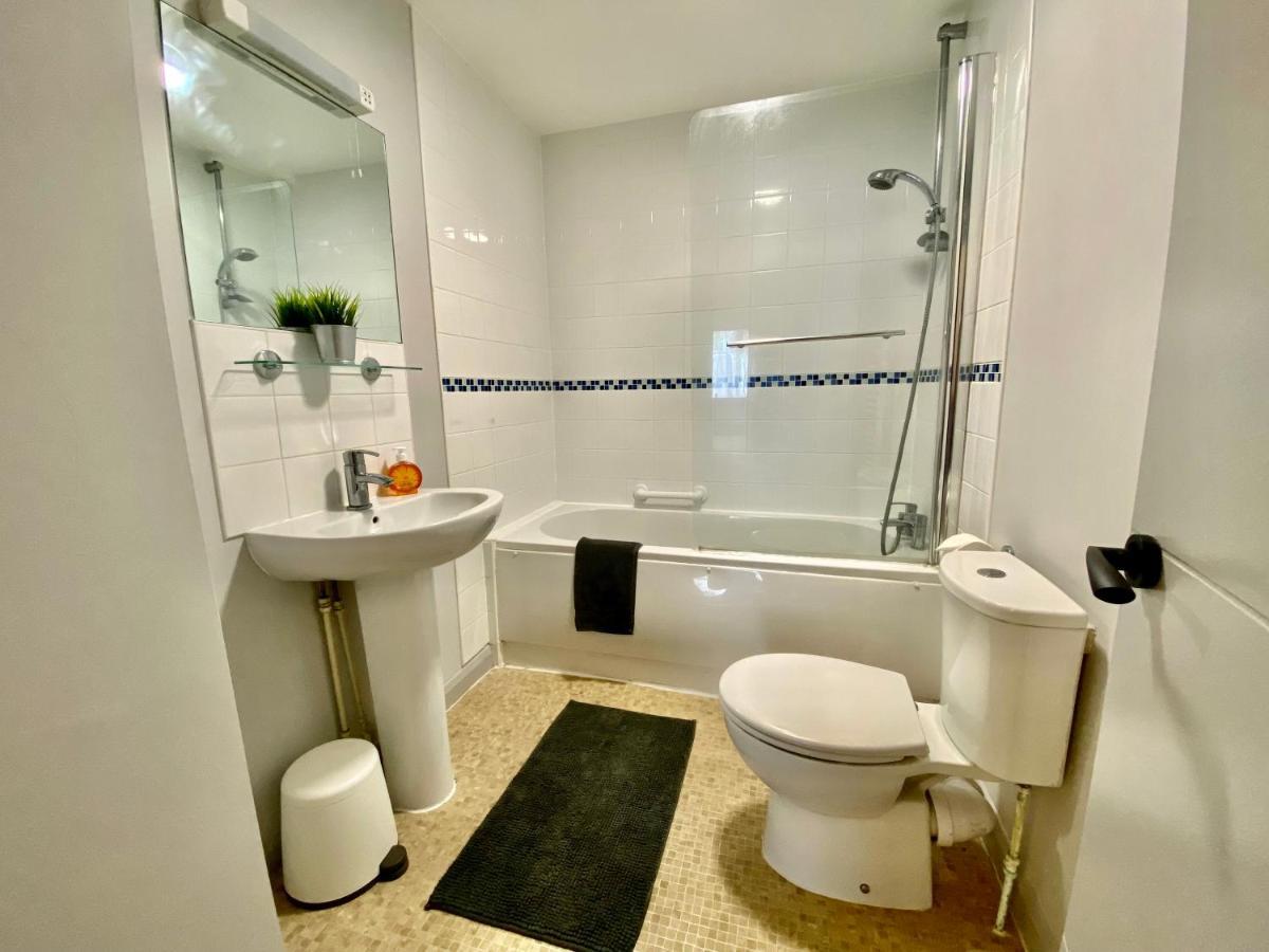 Beautiful Apartment - 5 Minute Walk To The Best Beach! - Great Location - Parking - Fast Wifi - Smart Tv - Newly Decorated - Sleeps Up To 4! Close To Bournemouth & Poole Town Centre 외부 사진