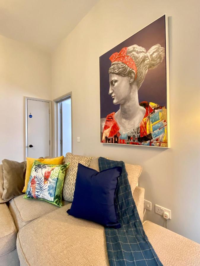 Beautiful Apartment - 5 Minute Walk To The Best Beach! - Great Location - Parking - Fast Wifi - Smart Tv - Newly Decorated - Sleeps Up To 4! Close To Bournemouth & Poole Town Centre 외부 사진